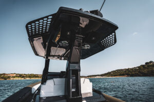 Gommone Sea Luxury al tramonto nel Golfo di Napoli