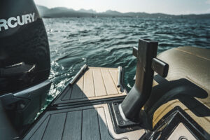 Escursione privata in gommone verso i Faraglioni di Capri