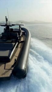 Vista panoramica dal gommone Sea Luxury nel Golfo di Napoli